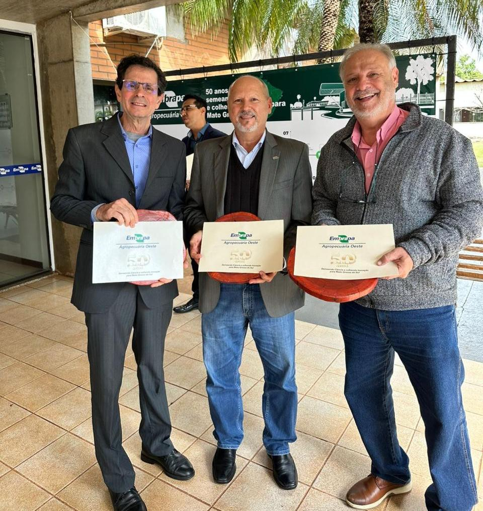Sistema OCB/MS é homenageado nos 50 anos da Embrapa Agropecuária Oeste em Dourados