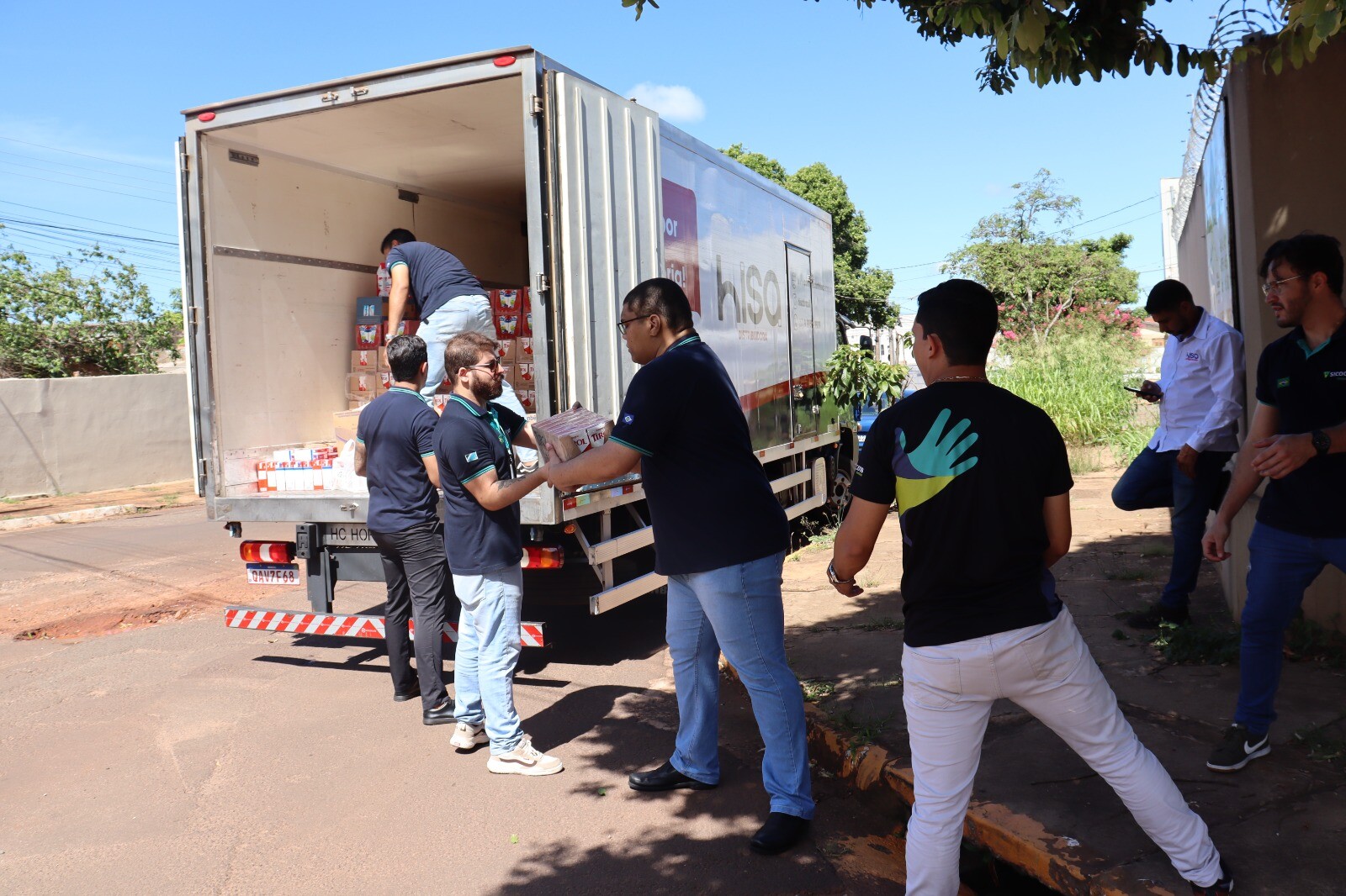 Campanha arrecada mais de 5 mil litros de leite e beneficia cerca de 900 pessoas em sete instituições de Campo Grande