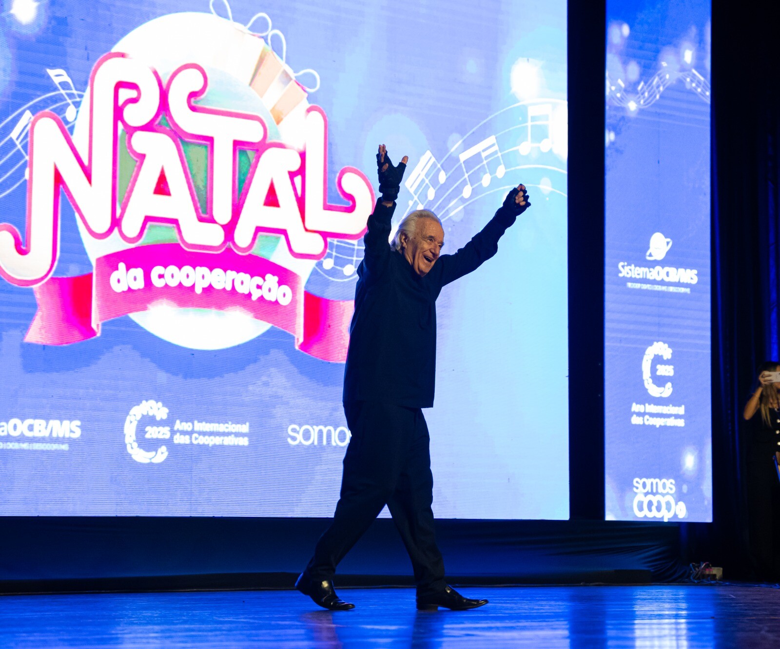 Natal da Cooperação supera expectativas e emociona com apresentação de João Carlos Martins