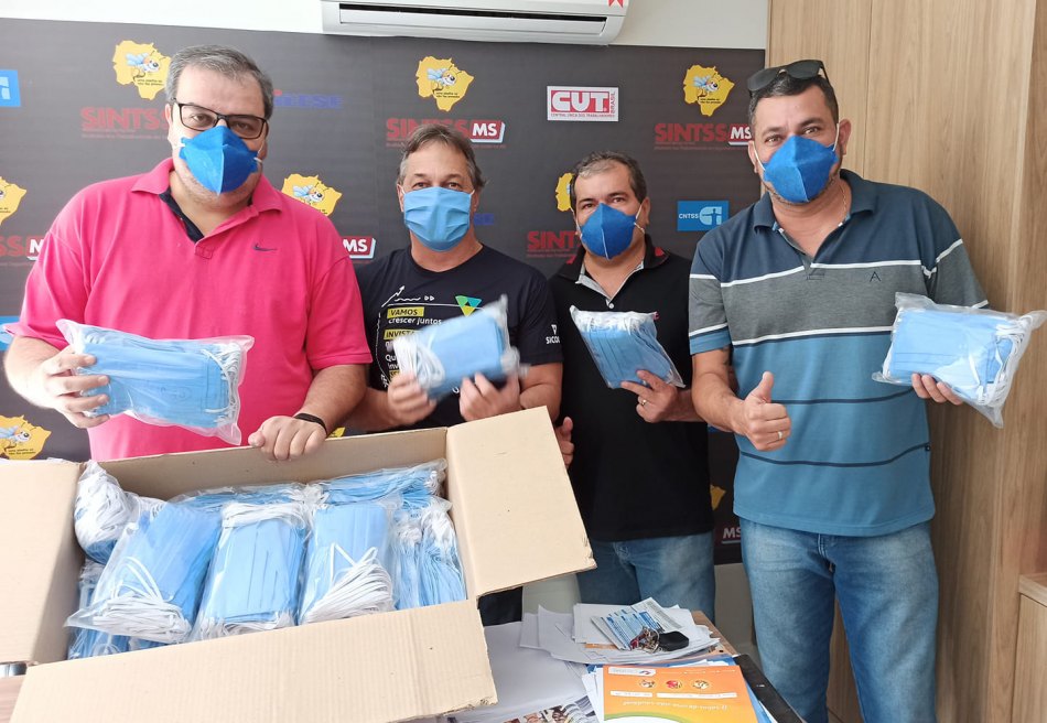 Sicoob Ipê doa mil máscaras para profissionais do Hospital Regional