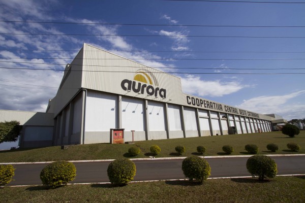 Aurora Alimentos doa 310 toneladas de carne de frango para 100 mil famílias