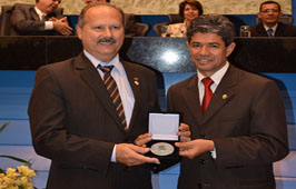 Presidente do sistema OCB/MS recebe Medalha Senador Lúdio Coelho do Mérito do Empreendedorismo e Lideranca