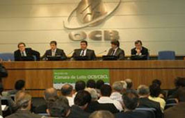 Sistema cooperativista discute o cenário do setor lácteo brasileiro