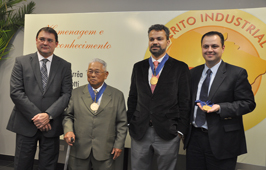 Sakae Kamitani recebe Medalha do Mérito Industrial na Expo-MS Industrial 2012