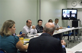 Diretor do MTE recebe materiais do programa Aprendiz Cooperativo
