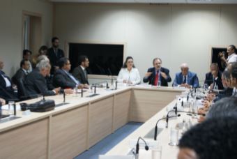 Setores econômicos e governo buscam solucão para greve dos caminhoneiros