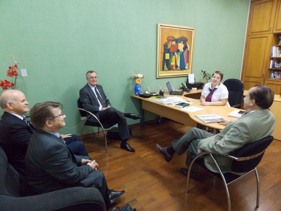 Diretores da Coamo visitam sede do Sistema OCB/MS