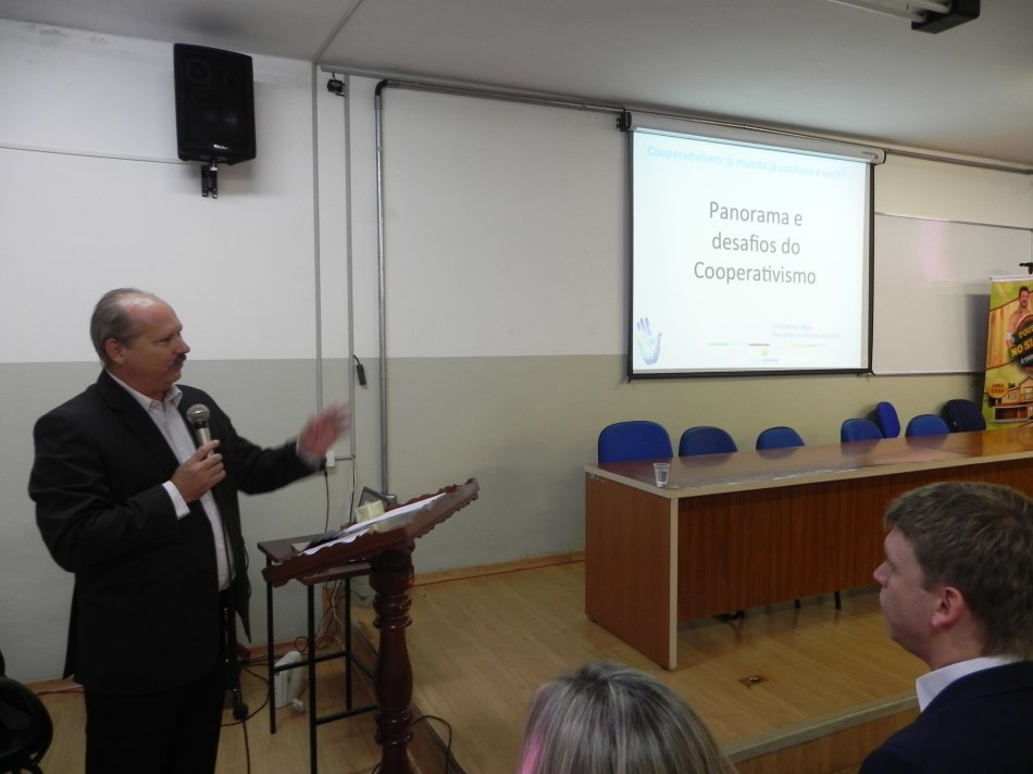 Simpósio de Pesquisa sobre organizacões cooperativas ocorre na UFMS