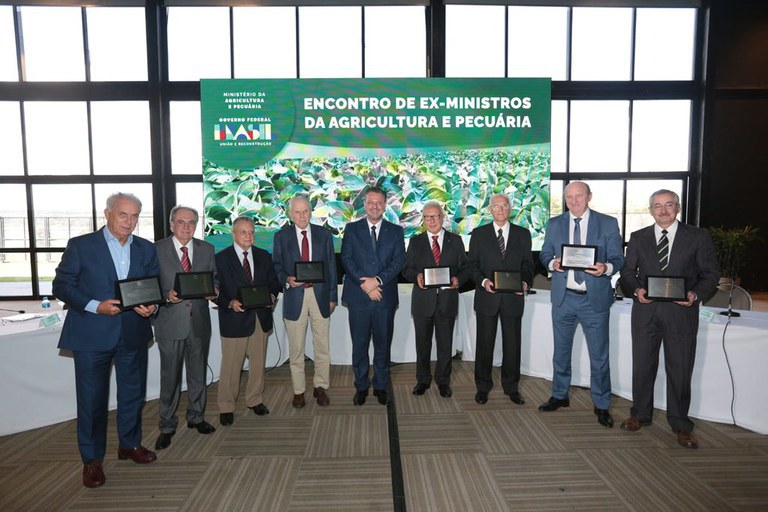 Sistema OCB participa de encontro com ex-ministros da Agricultura