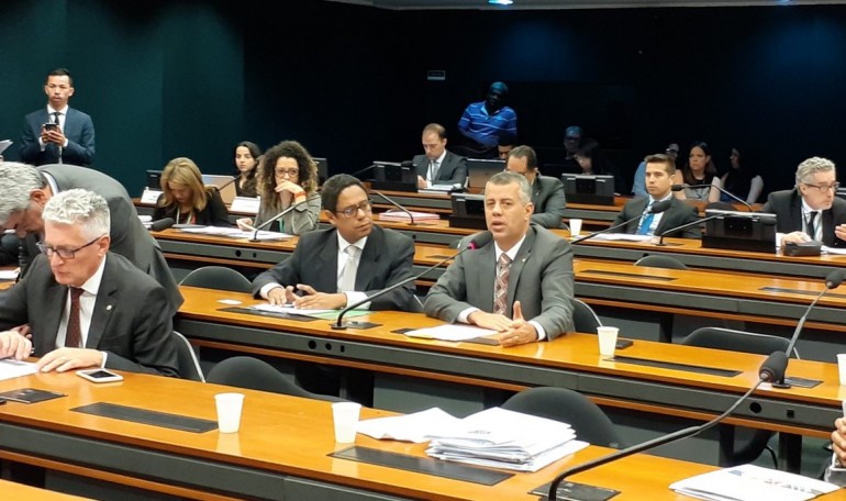 PL que autoriza coops de telecom é aprovado na Câmara