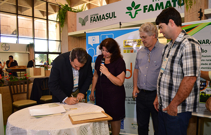 Cooplaf e Onu assinam termo de cooperacão na Bienal da Agricultura