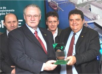 Banco Regional de Desenvolvimento do Sul homenageia 45 anos da OCB