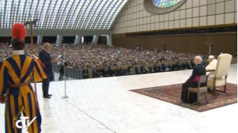 Papa Francisco incentiva cooperativas a humanizar a economia