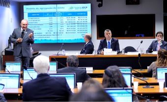 Deputados debatem gestão de recursos de municípios por cooperativas