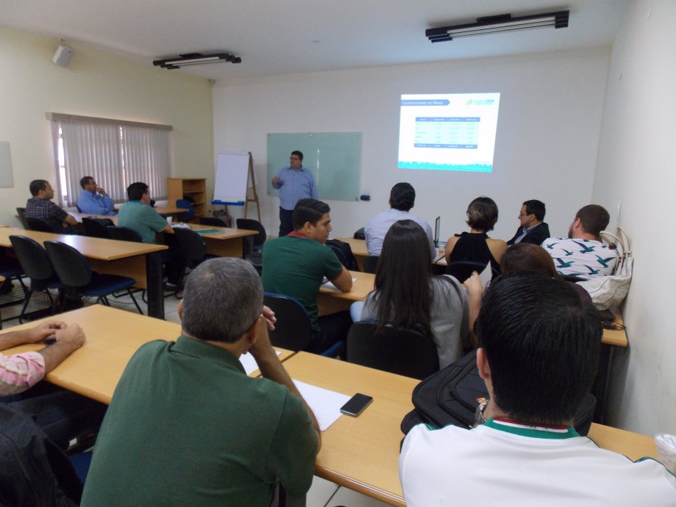Presidente do Sistema OCB faz palestra a alunos do MBA