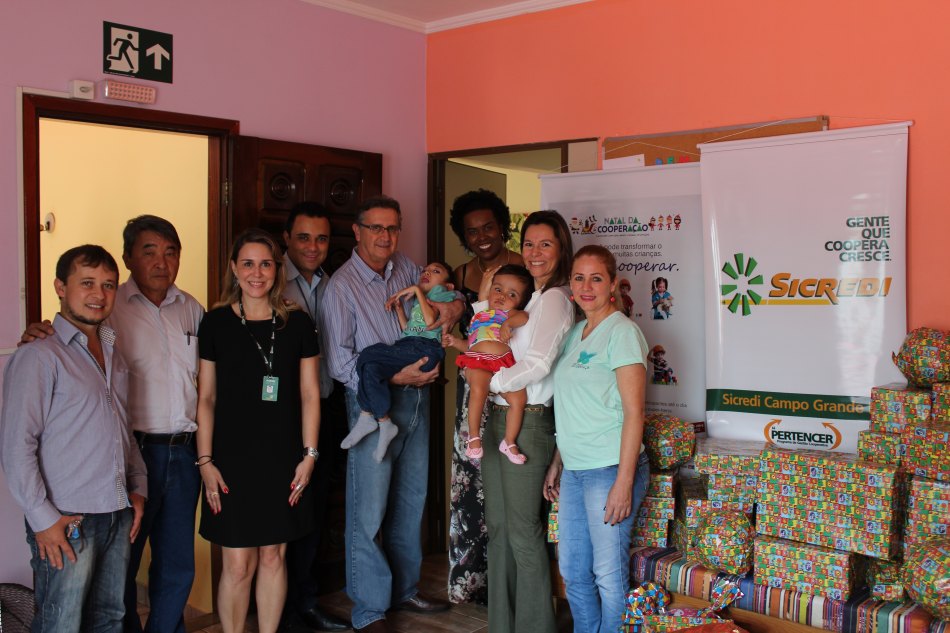 Natal da Cooperacão  entrega mais de 500 brinquedos