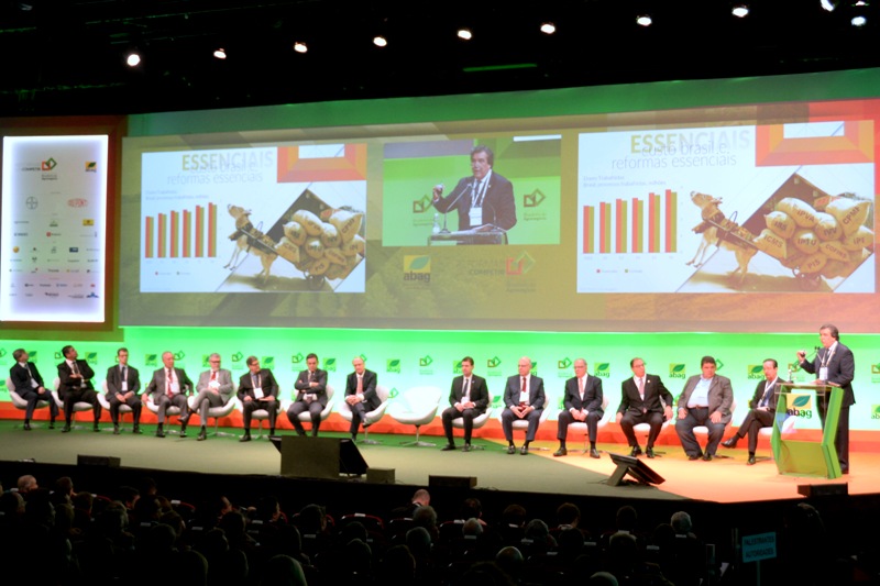 Reformas trabalhista e tributária são debatidas em congresso do agronegócio