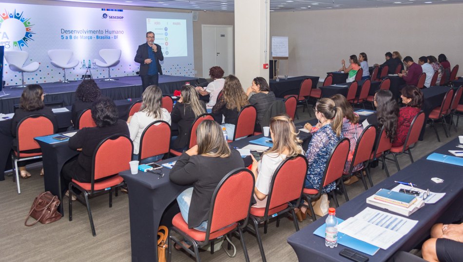 Cooperativas discutem programas do Sescoop