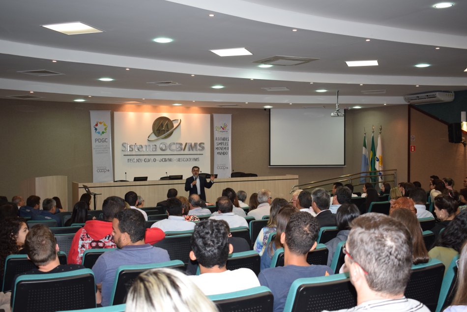 Cooperativistas se reúnem no Seminário de Excelência da Gestão das Cooperativas e no lancamento do Dia C - Dia de Cooperar