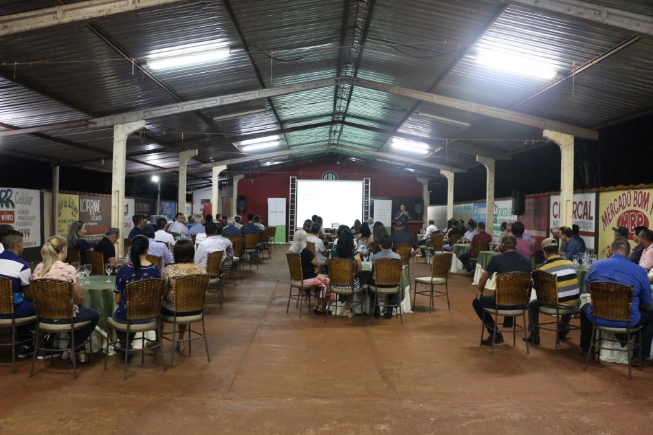 Sicredi Centro-Sul MS realiza reunião em Douradina