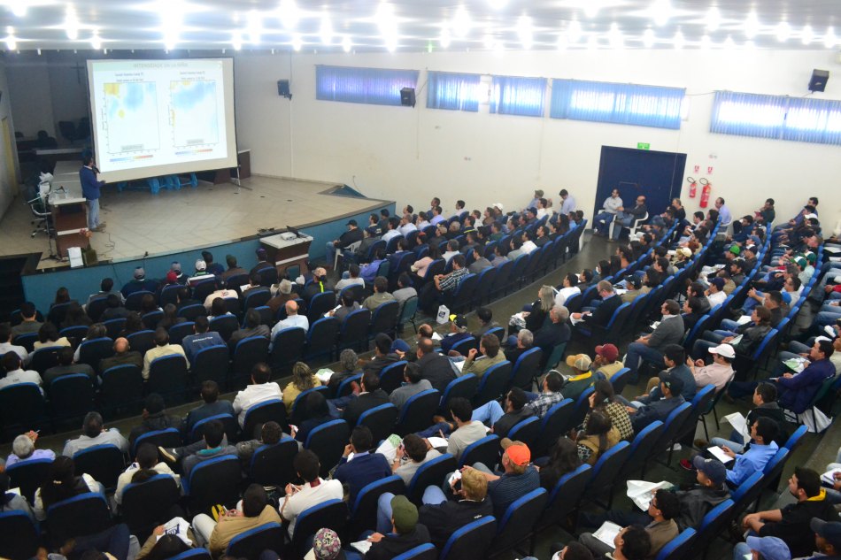 Simpósio traz palestra sobre alta produtividade da soja