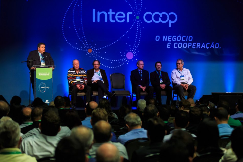 Intercoop discute autogestão nas cooperativas
