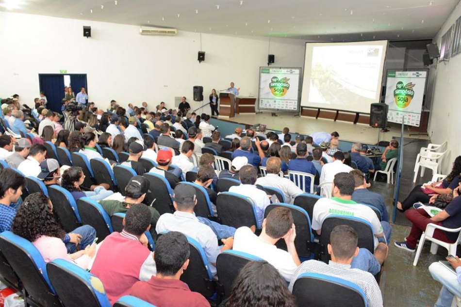 Simpósio da Soja leva conhecimento para mais de 430 pessoas em Naviraí