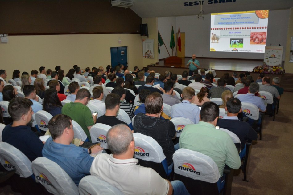Aurora Alimentos debate qualidade na producão de racões