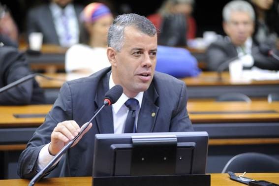 Comissão aprova projeto que protege producão nacional de leite