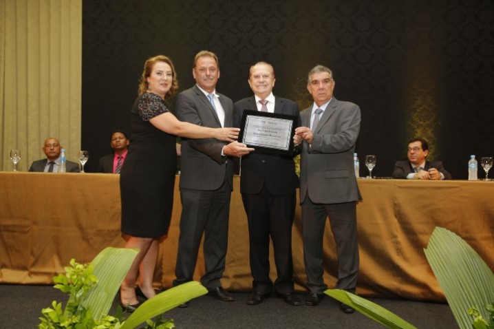 COAMO: Presidente da cooperativa recebe título de cidadania honorária