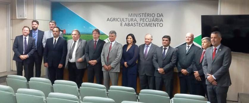 Setor leiteiro se reúne com ministra da Agricultura em Brasília