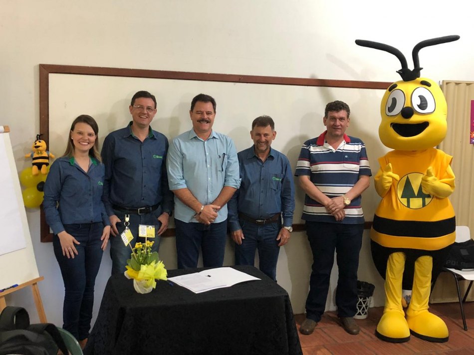 Sicredi Celeiro Centro Oeste assina primeiro contrato do Programa A União Faz A Vida