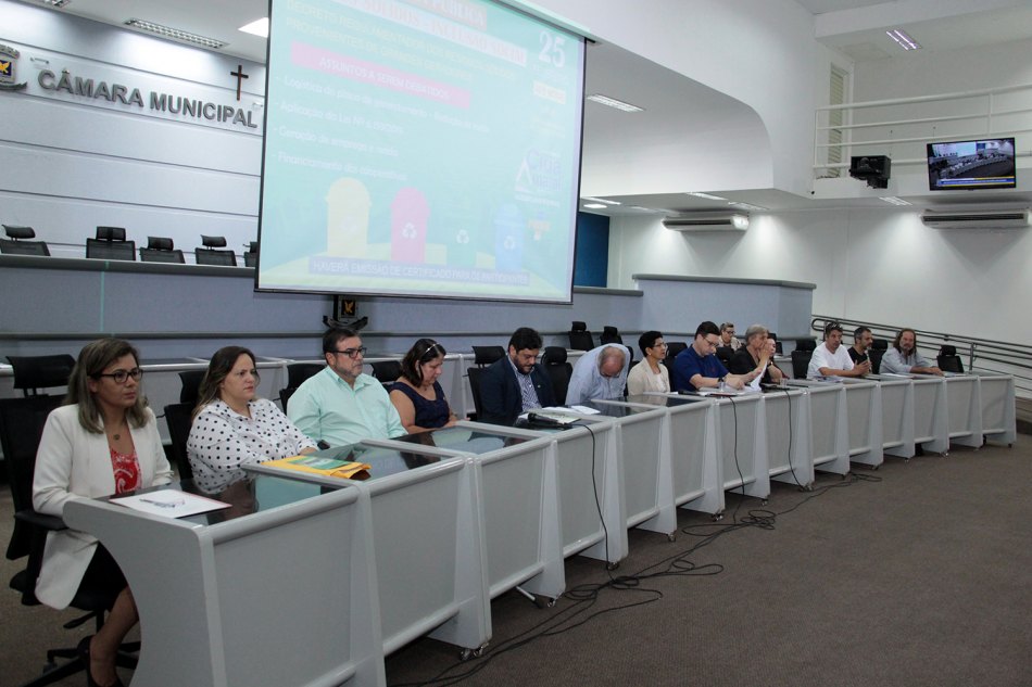 Vereadores cobram inclusão de cooperativas de catadores no decreto de grandes geradores de lixo