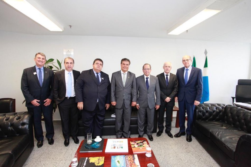 Parlamentares conhecem mais sobre o cooperativismo de saúde