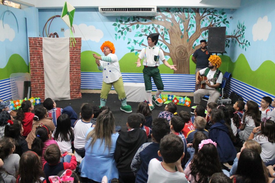 Peca teatral conscientiza alunos da Capital