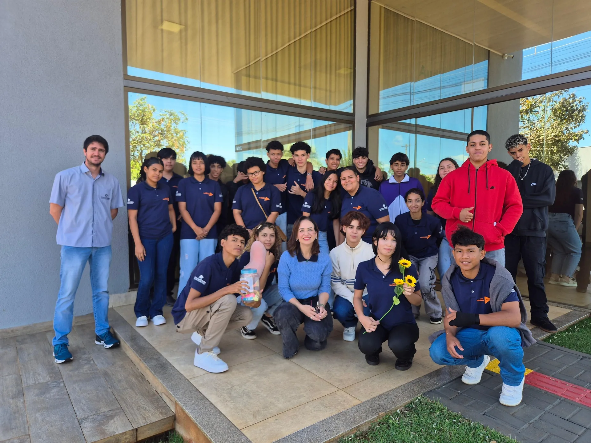 Sistema OCB/MS promove a&ccedil;&atilde;o Abrace a Vida com mais de 350 jovens aprendizes
