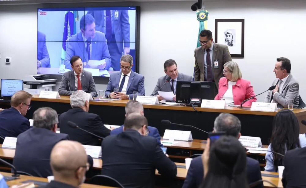 Sistema OCB defende ações urgentes para proteger produtores de leite