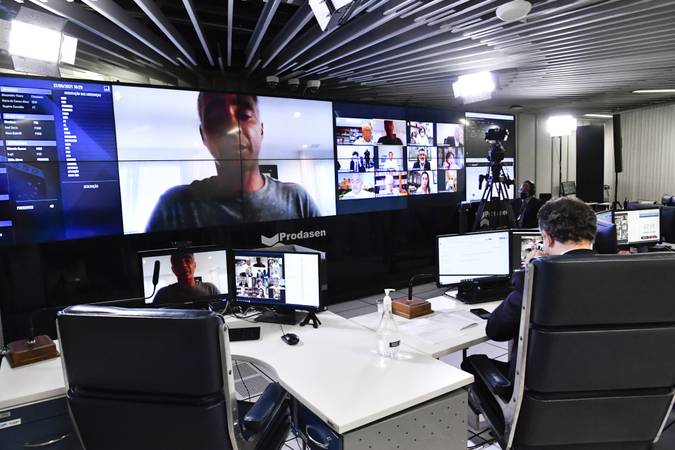 Senado prorroga isenção do IPI para cooperativas de táxi