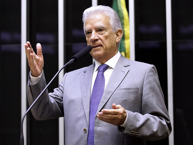 Em discurso no Congresso, Rubens Bueno celebra 50 anos da Coamo