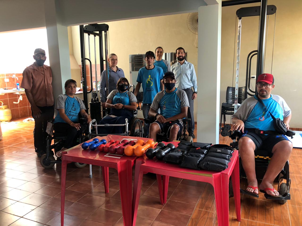 Sicredi doa equipamentos para entidade que atende pessoas com deficiência em Sidrolândia