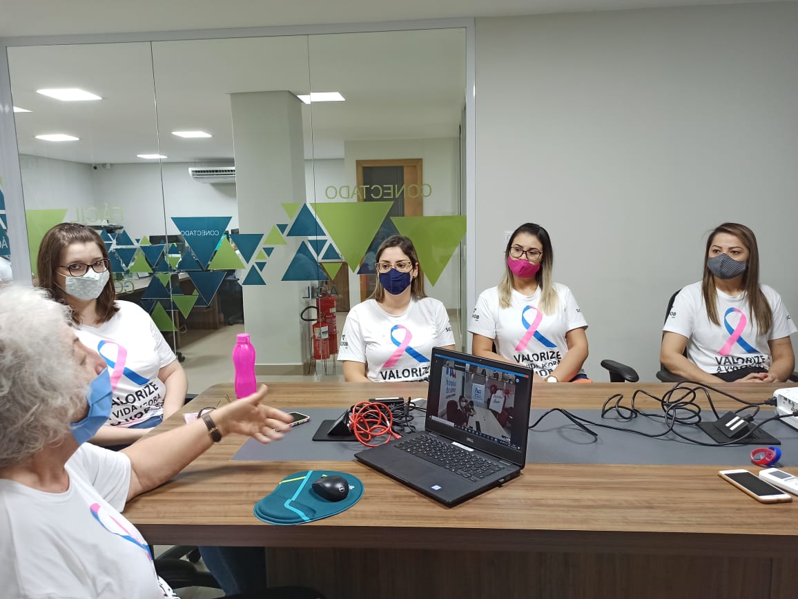 Outubro Rosa - Sicoob Ipê promove palestra de prevenção ao câncer de mama 