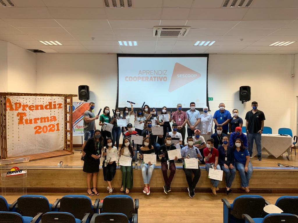 66 jovens se formam no Programa Aprendiz Cooperativo em São Gabriel do Oeste